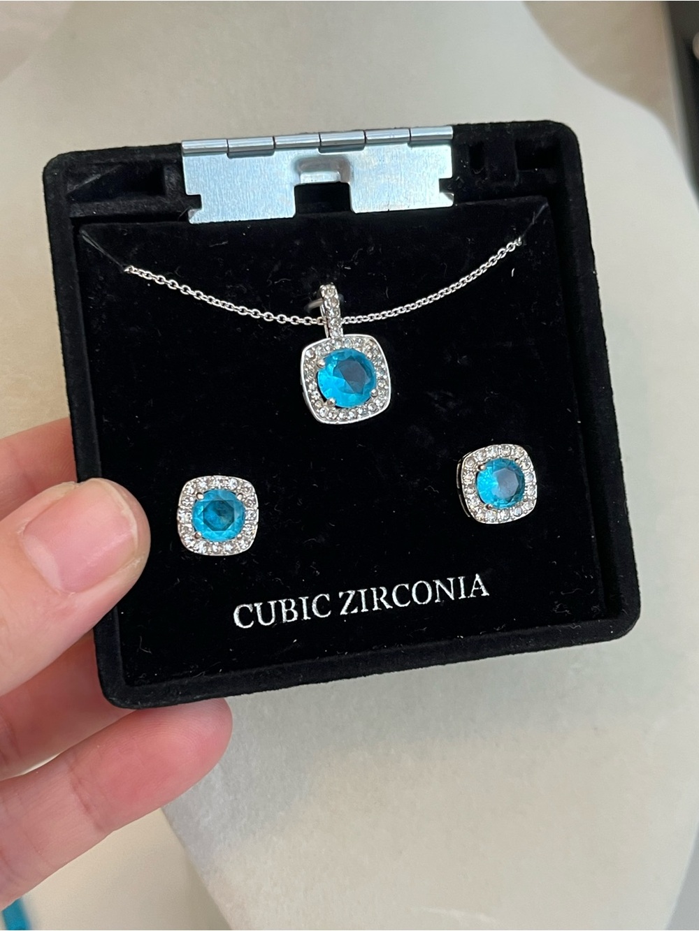New Kohls cubic Zirconia blue set silver tone earrings necklace